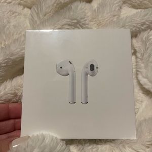 Apple AirPods with charging case